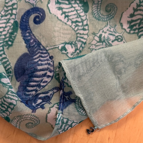 Seahorse Patterned scarf / wrap - Picture 3 of 4